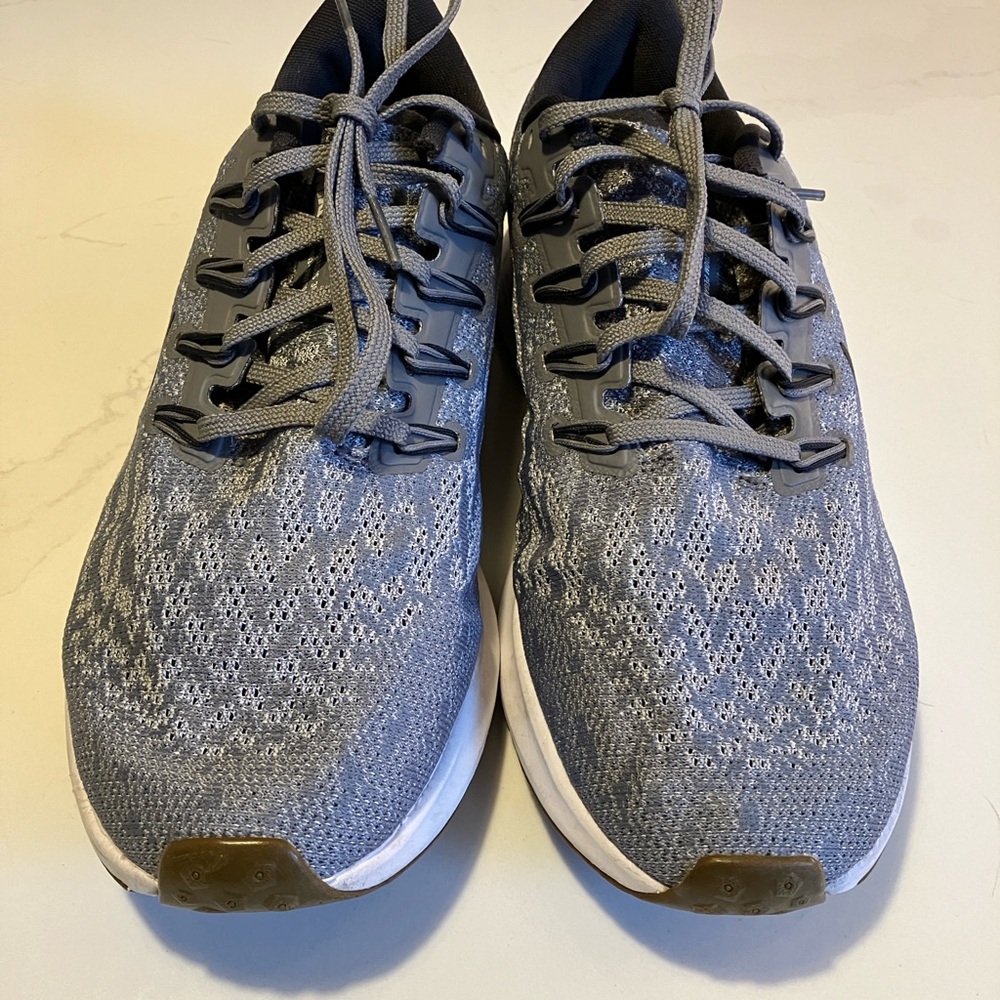 Used Men’s Nike Air Zoom Pegasus Running Shoes - size 8